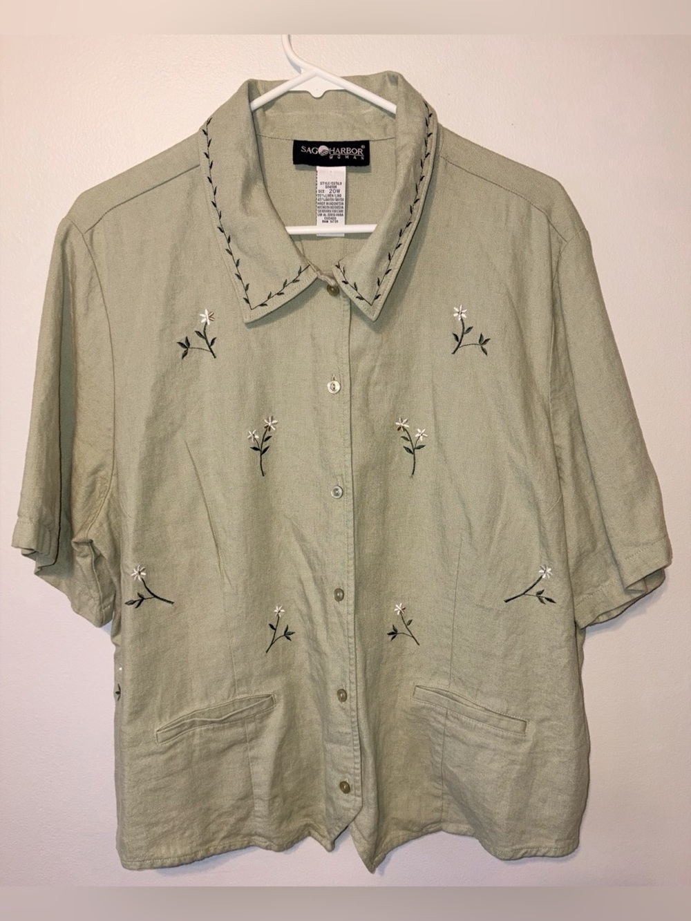 SAG HARBOR WOMAN Embroidered Floral Button Down in Green 20W